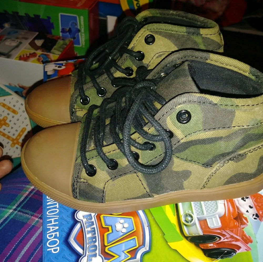 Boys skippys (never worn)